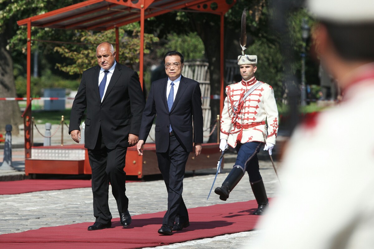 Вижте официалното посрещане на председателя на Държавния съвет на Китай Ли Къцян