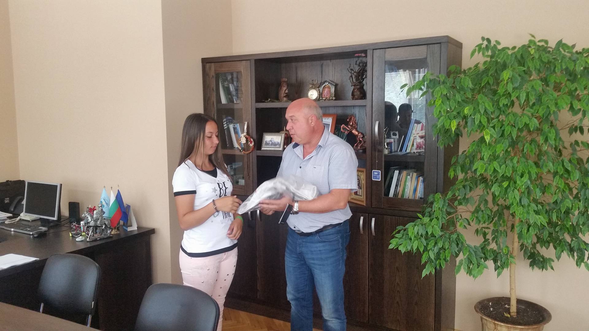 Наградиха млада жокейка от Вършец за гражданско поведение