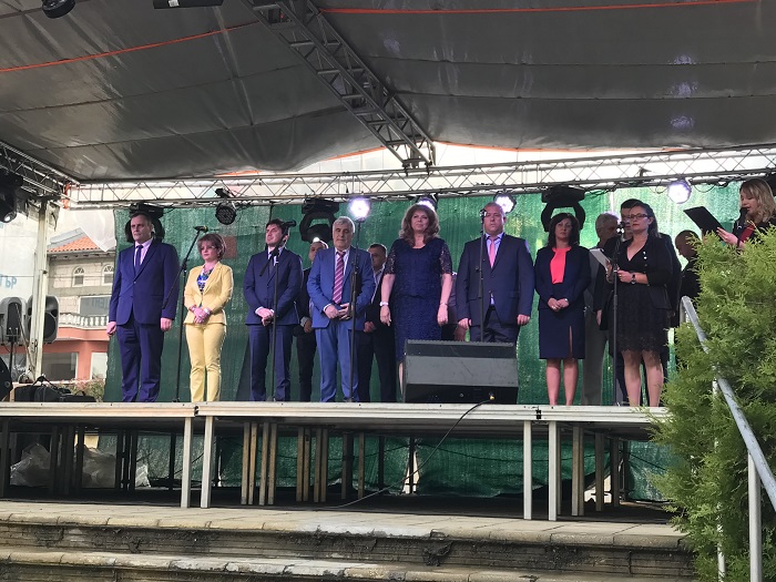 Вицепрезидентът: Днес често големите думи изместват големите каузи