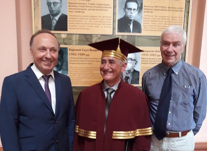 Доцент от Свищовската академия с почетното звание „Professor Honorificus” на чуждестранен ВУЗ