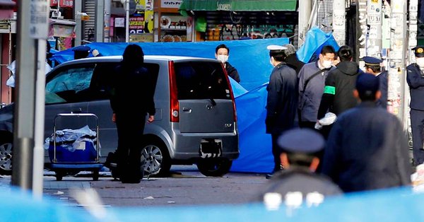 В новогодишната нощ деветима са ранени при нахлуване на кола в известна улица на Токио