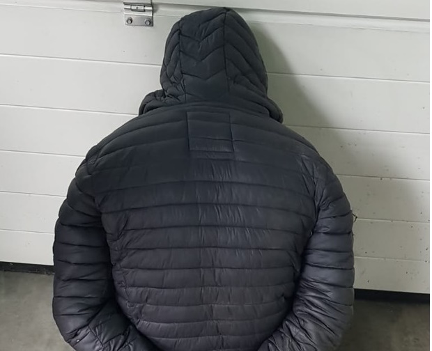 Щракнаха белезниците на обявен за издирване и осъждан автокрадец в София 