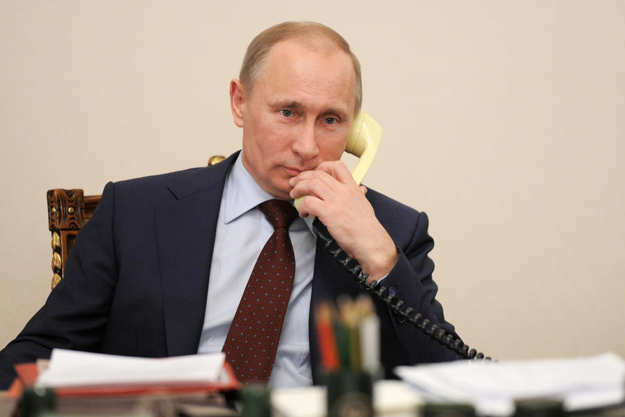Путин и Макрон си честитиха новата година, обсъдиха сирийския и украинския конфликт