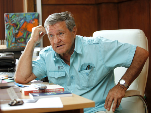 Писателят професор Боян Биолчев, пред „Труд“: Човещината, проявена към другия, помага да останеш човек