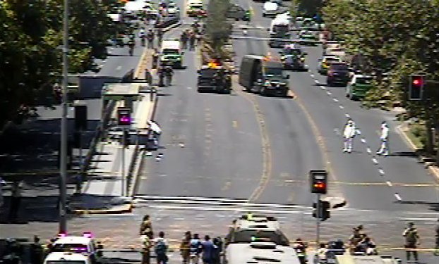 Пет души са ранени при взрив на автобусна спирка в Сантяго