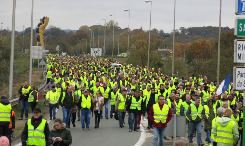 Осми ден на протести срещу правителството готвят  "жълтите жилетки" във Франция