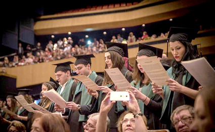 Стипендии за медици от дарител-милионер