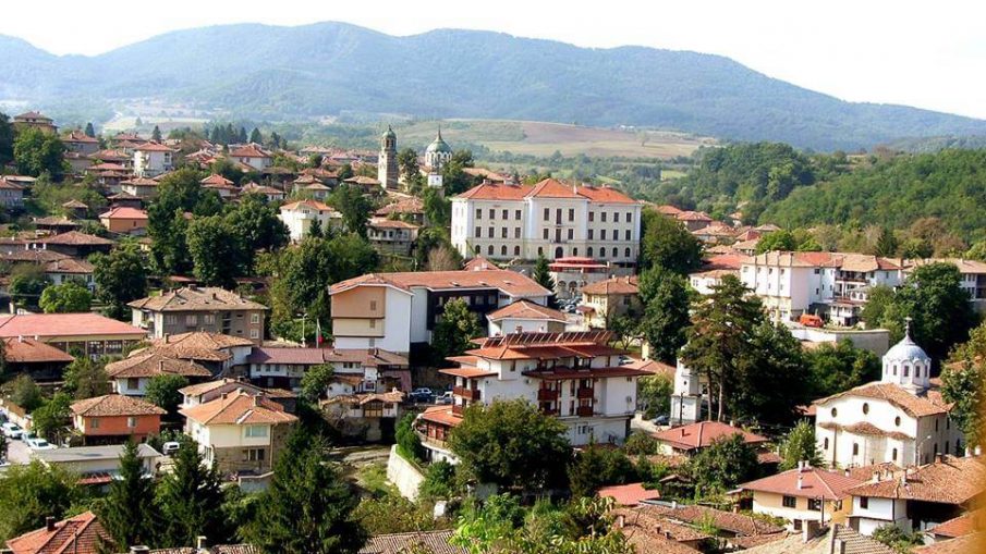 Над 10 часа отстраняваха водопроводна авария в Елена