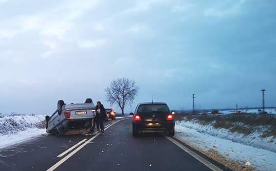 Жена обърна кола по таван, оцеля невредима