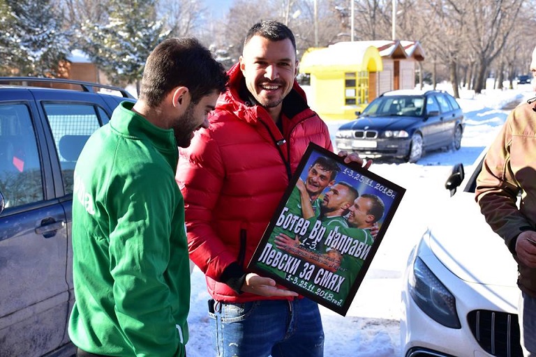 Божинов започна с "Ботев" (Враца), получи уникален подарък от фен