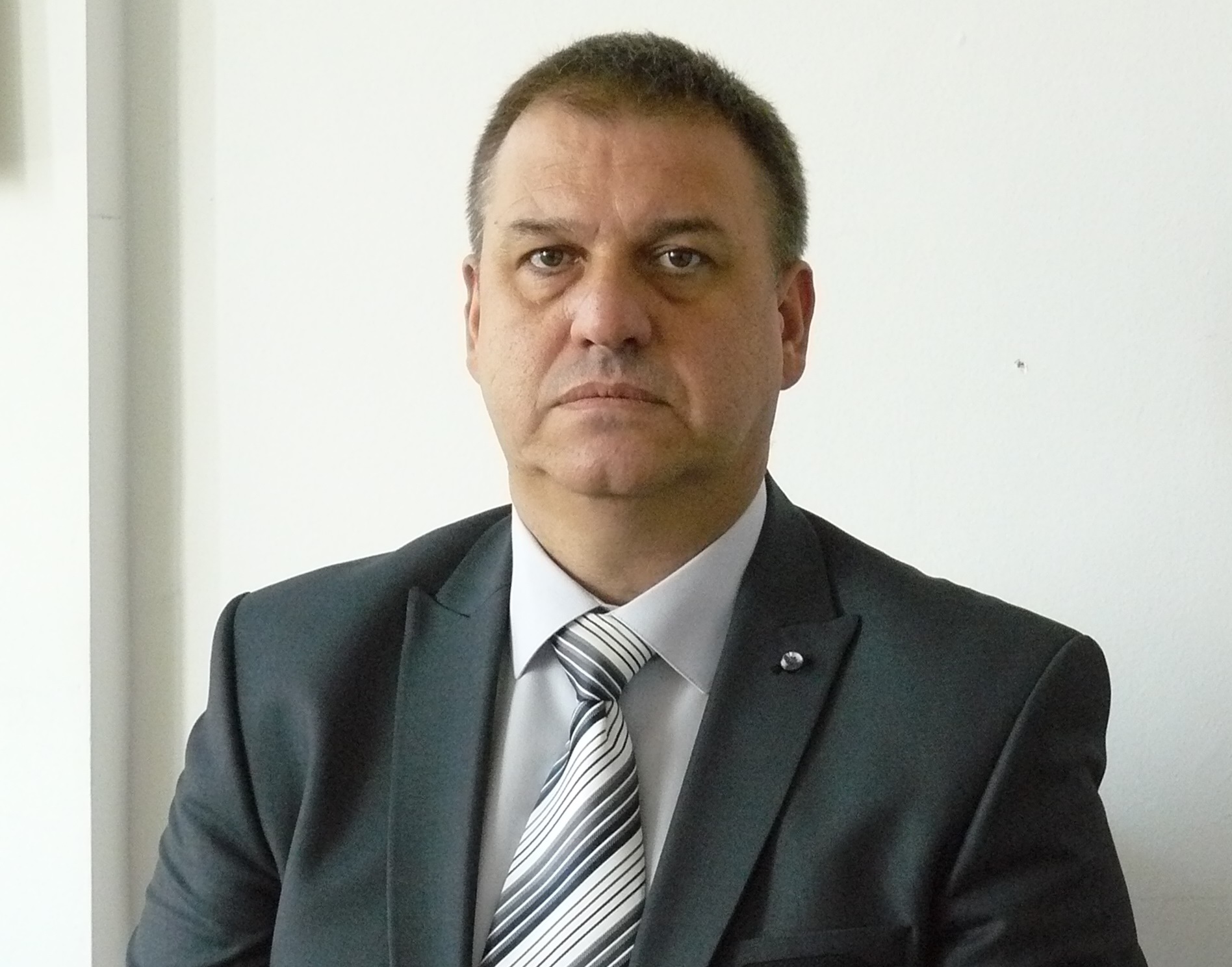Прокуратурата иска постоянен арест за циганите, пребили военен във Войводиново