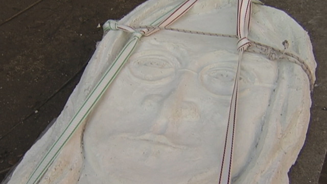 Изчезна плоча на Джон Ленън от сградата на бившия нотариат в София