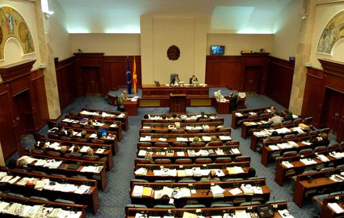 Македонският парламент се събира за решаващи дебати за промяната на името