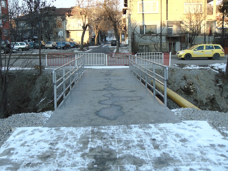 Възстановиха мост, пропаднал след дъжд