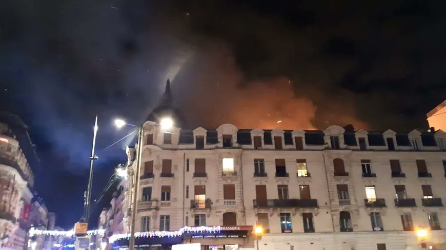22 души пострадаха в Тулуза при пожар в сграда (СНИМКИ и ВИДЕО)