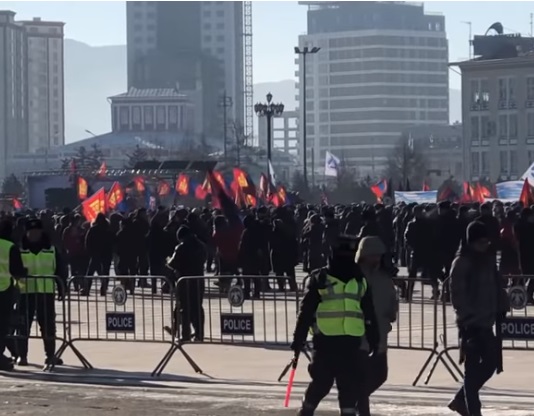 В Монголия хиляди хора излязоха на протест срещу корупцията