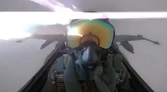 Вижте момента, в който мълния удря кувейтски F-18 (ВИДЕО)