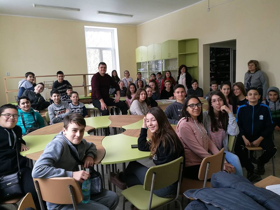 Обучават ученици за бдителност срещу тероризма в нета