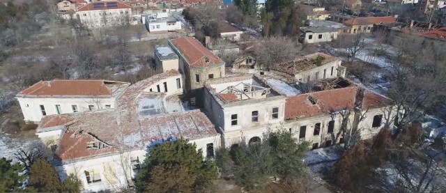 Вандали опустошиха бившата белодробна болница в Сливен