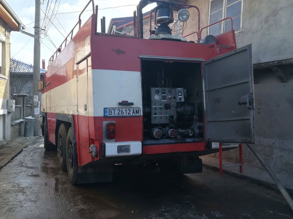 Разследват палеж на склад за дърва на детска градина