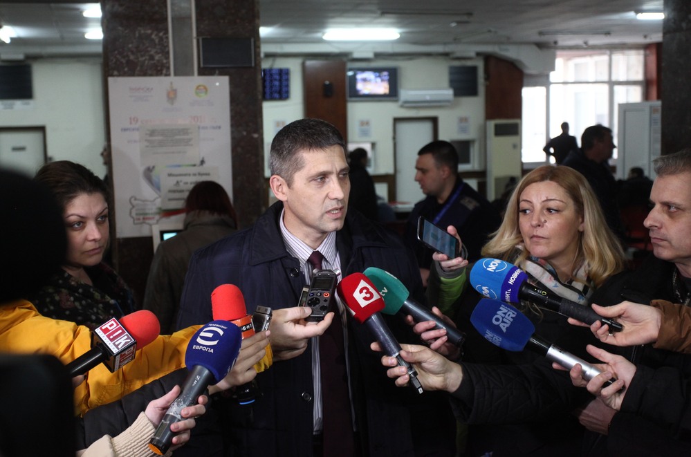 Блокирана е връзката между базата данни и паспортните служби и КАТ