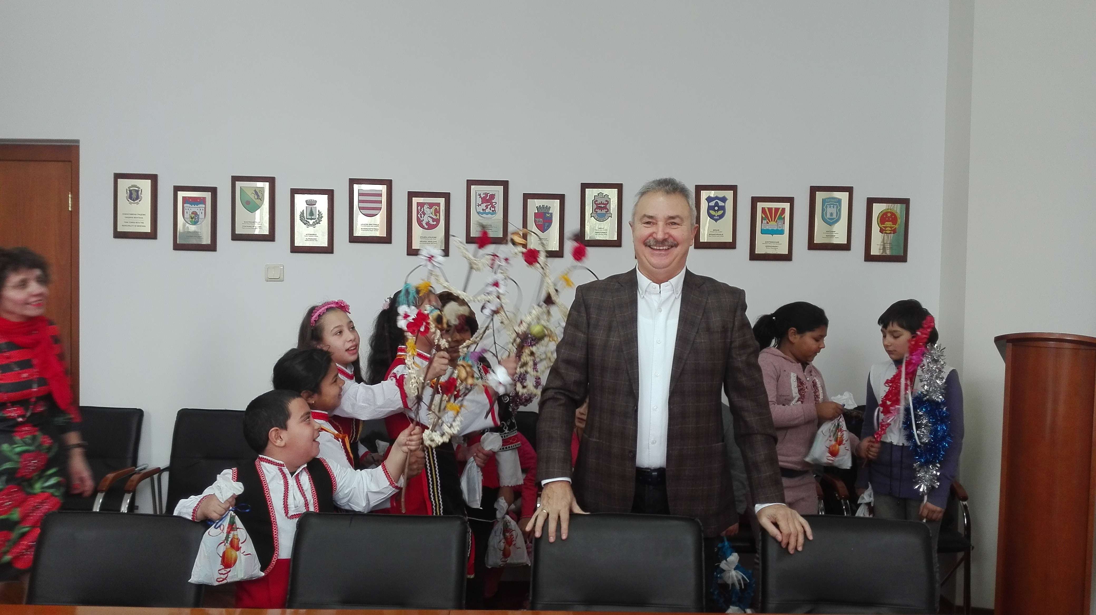 Ромски деца отупаха с дряновици кмета на Монтана
