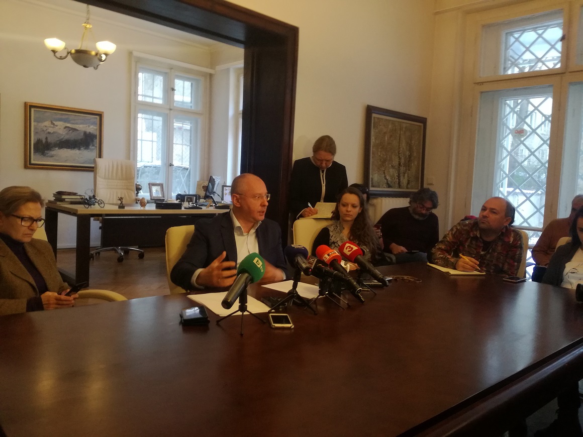 Станишев към БСП: Хората нямат доверие на партия, която е затънала в собствени проблеми