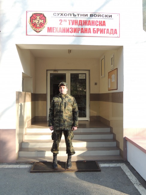 Военен спаси 65-годишен мъж от горяща къща в Старозагорско, потуши огъня сам