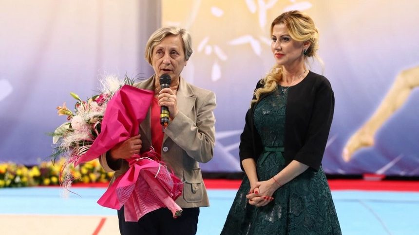Раева и Нешка си стиснаха ръце