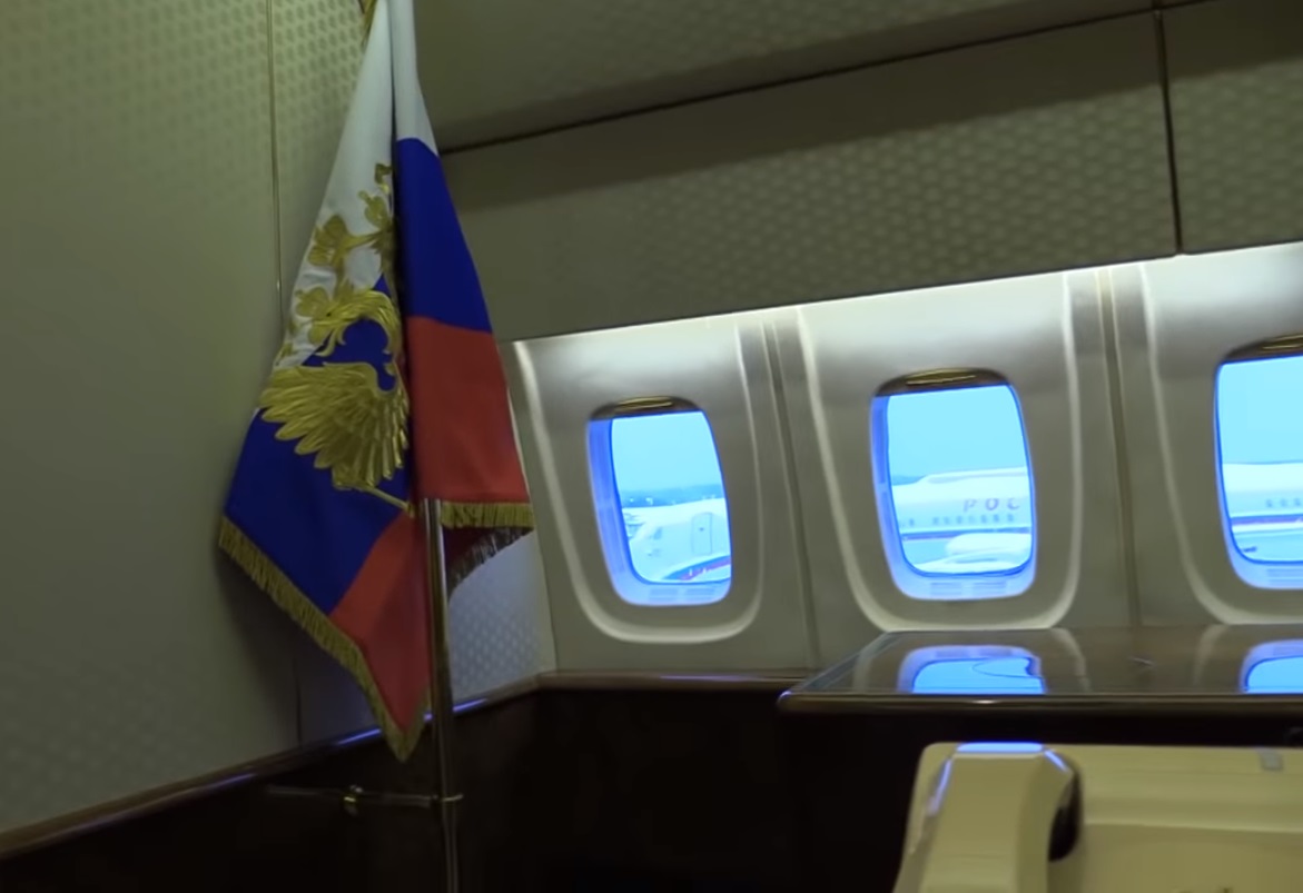 15-годишен ученик засне отвътре самолета на Путин (ВИДЕО)