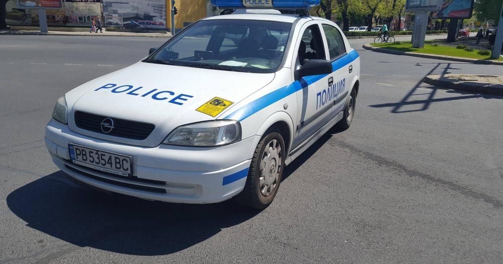 Полицаи задържаха дрогиран шофьор на автобус с 12 пътници