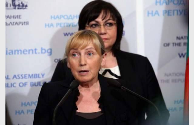 Нинова: Обвинението срещу Елена Йончева е заради нейните смели журналистически разследвания, стоя твърдо зад нея