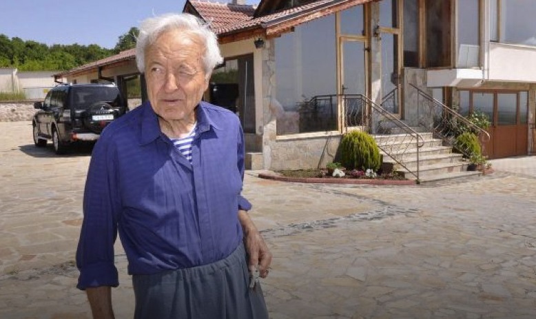 Бащата на Николай Банев почина