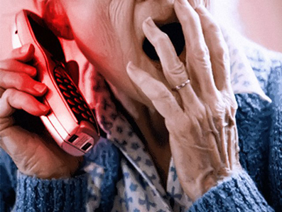 Баба даде 1470 лева и златни накити на телефонни измамници