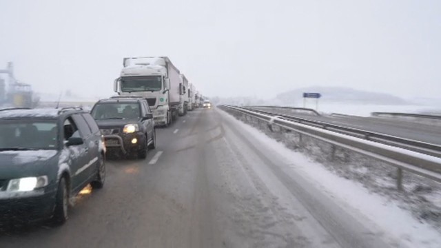 Стотици тирове са блокирани край Монтана