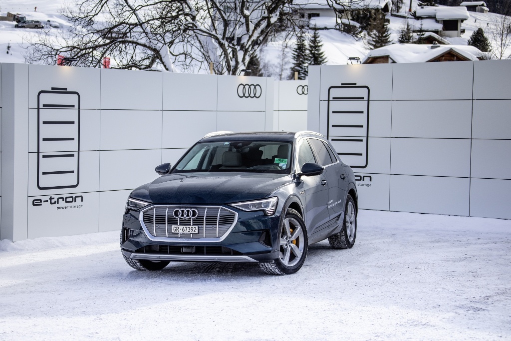 Audi на ток гази снега
