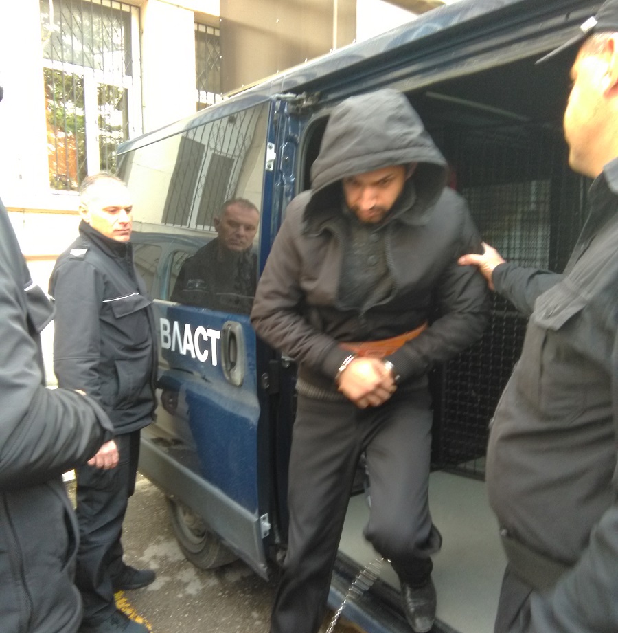 Убийците на бившия военен от Белослав остават  в ареста
