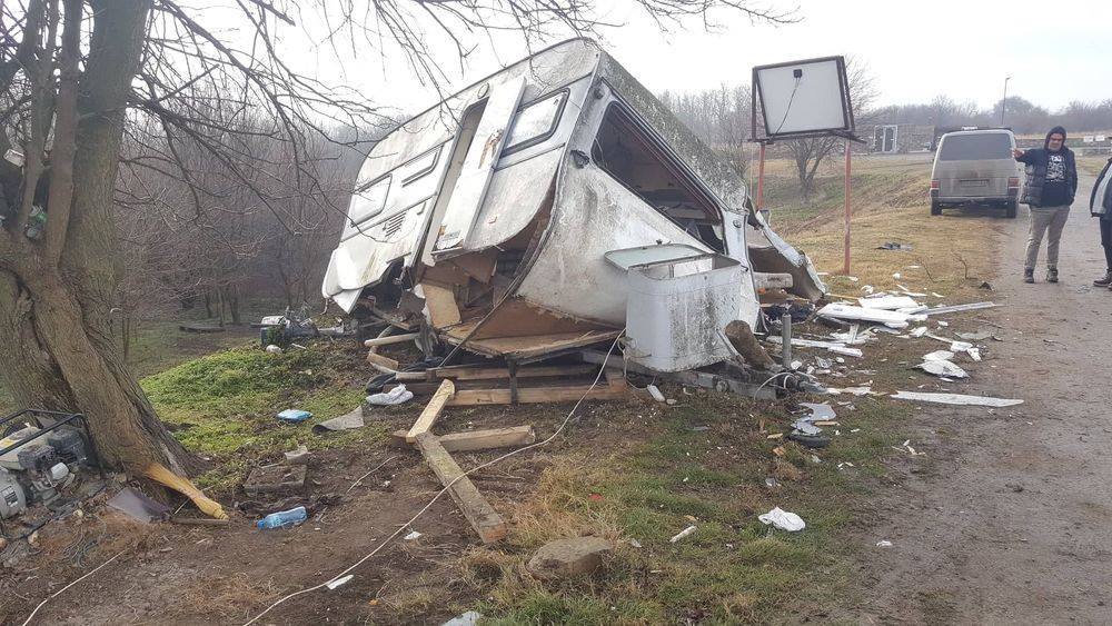 Турски тир помля фургон на охрана, пазачът оцелял по чудо