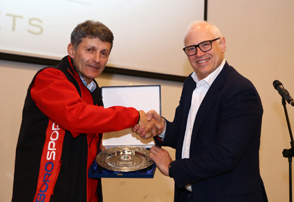 Попангелов с 60 карамфила за юбилей