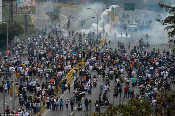 Масови улични протести са планирани за днес във Венецуела