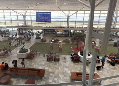 Австралийската полиция простреля мъж на летището в Бризбейн, заплашвал с нож и заявил, че носи бомба