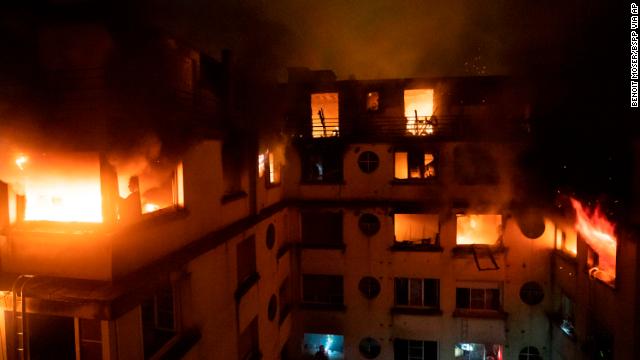 Жертвите на пожара в Париж нараснаха до 10