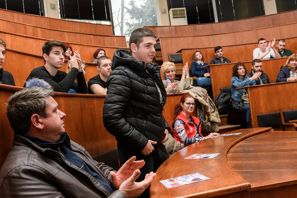 Болница предизвиква абитуриенти да станат кръводарители