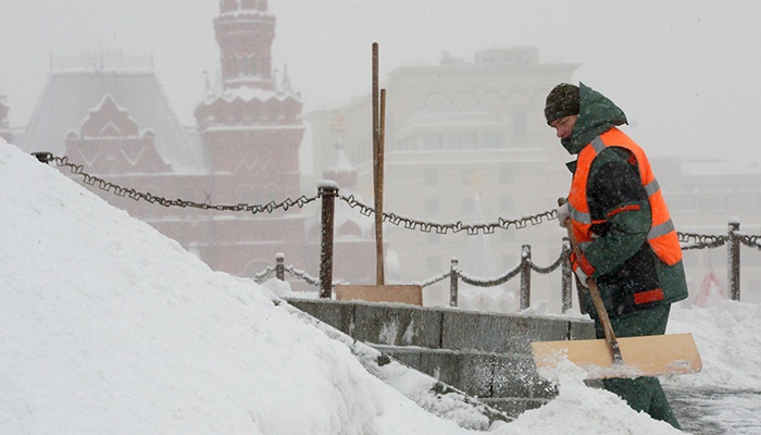 Опасност от поледици и силен вятър в Москва, отменят полети