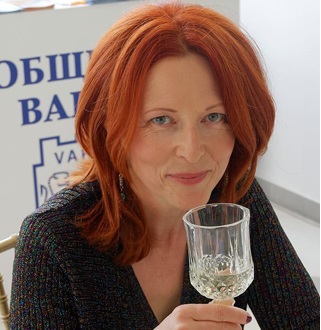 Стефка Свещарова, председател на Българската асоциация на сомелиерите и виноценителите, пред „Труд“: Виното е философия, всяка бутилка е нов живот
