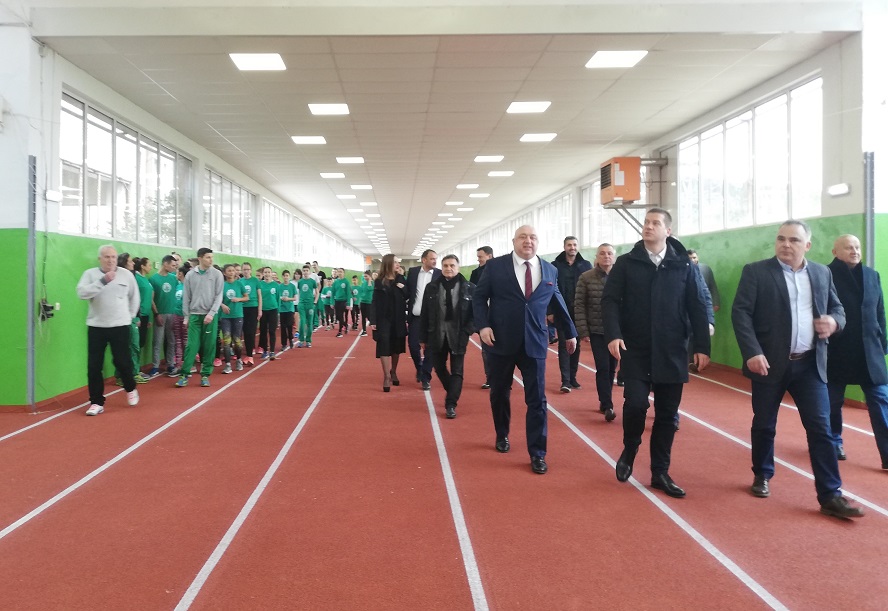 Спортният министър откри обновената закрита писта за лека атлетика в Стара Загора