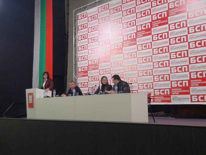 Нинова призова депутатите на БСП да напуснат парламента