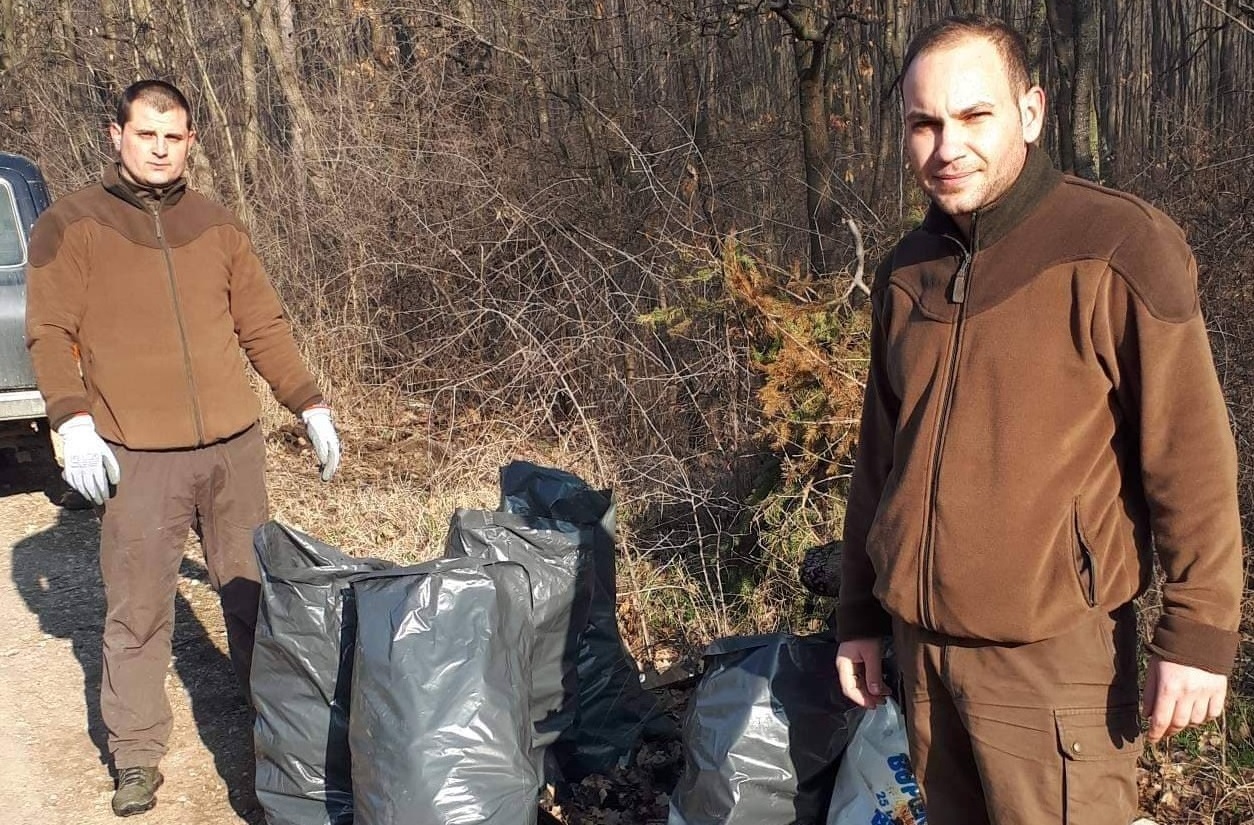 Горски намериха дебитна карта при акция "чистота"