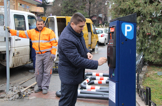 Връзват паркинг автоматите с НАП