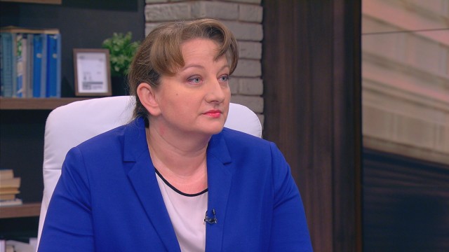Деница Сачева: Въвеждането на изцяло едносменен режим няма да се случи за година-две
